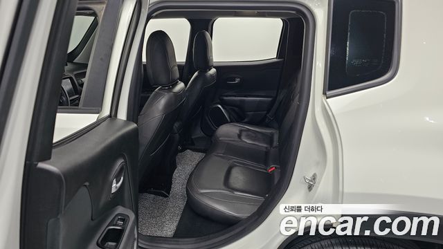 Jeep Renegade 2019 — photo 12