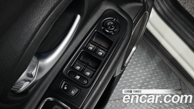 Jeep Renegade 2019 — photo 13