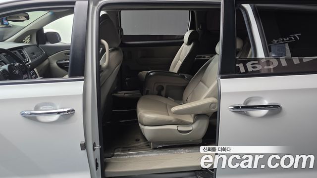Kia Canival 2019 — photo 11