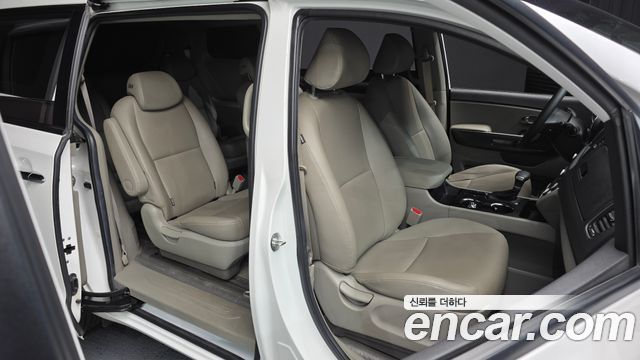 Kia Canival 2019 — photo 12