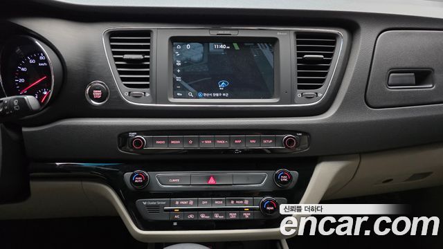 Kia Canival 2019 — photo 16
