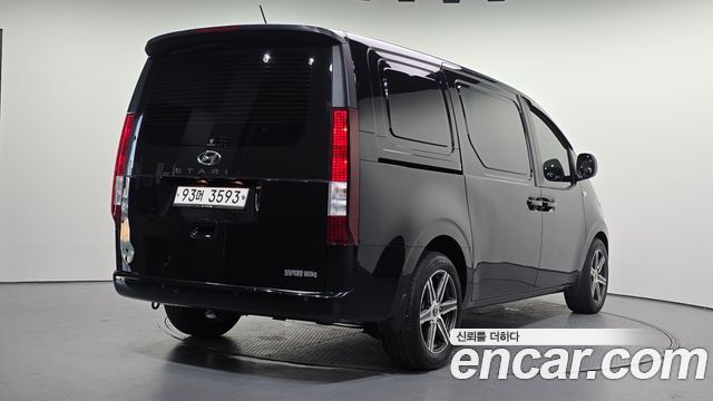 Hyundai Staria 2022 — photo 2