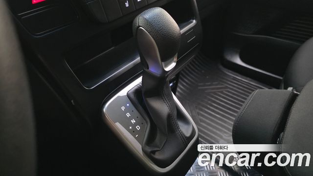 Hyundai Staria 2022 — photo 12