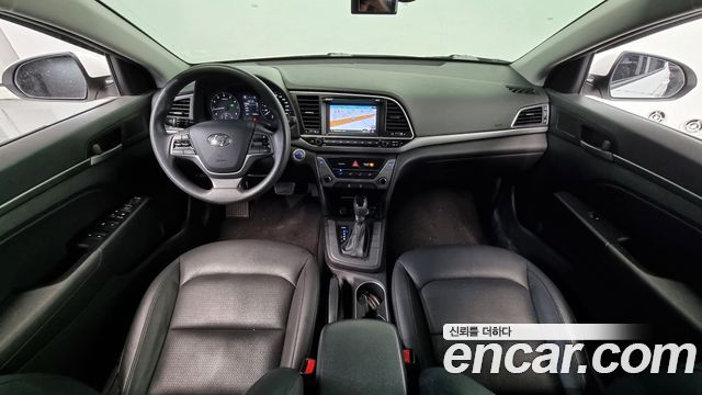 Hyundai AVANTE 2018 — photo 10