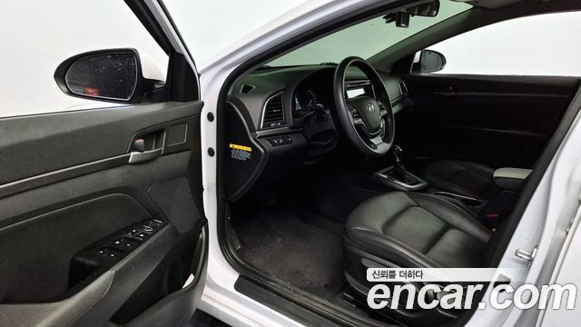 Hyundai AVANTE 2018 — photo 13