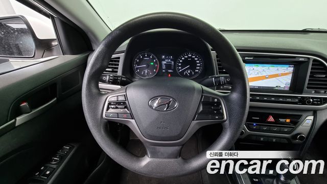 Hyundai AVANTE 2018 — photo 20