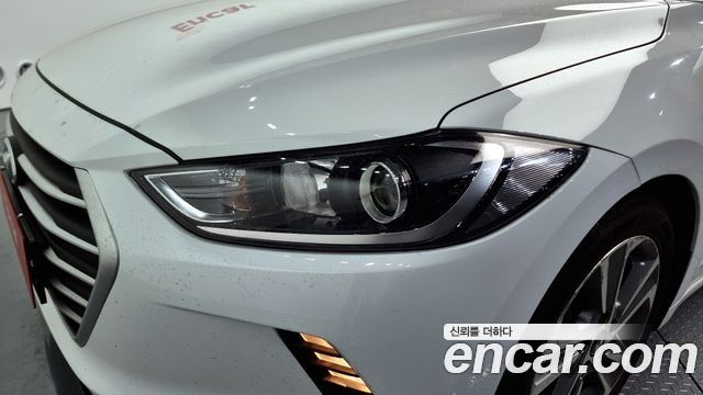 Hyundai AVANTE 2018 — photo 8