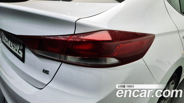 Hyundai AVANTE 2018 — photo 9