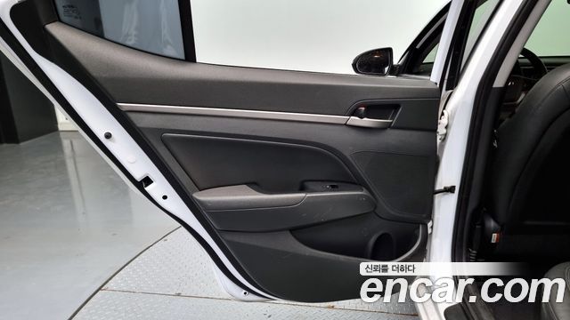 Hyundai AVANTE 2018 — photo 15