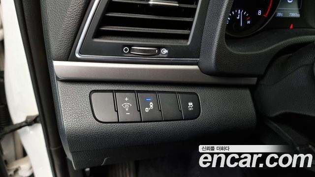 Hyundai AVANTE 2018 — photo 27
