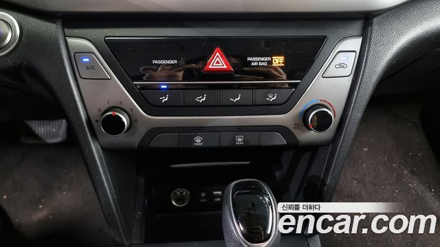 Hyundai AVANTE 2018 — photo 31