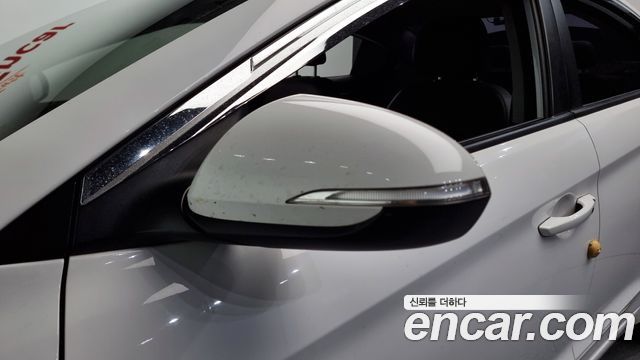 Hyundai AVANTE 2018 — photo 32