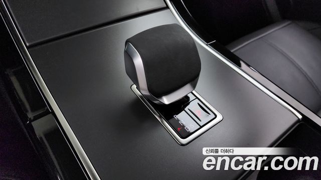 Land Rover Range Rover Velar 2025 — photo 12