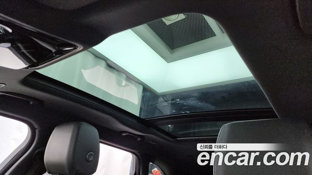 Land Rover Range Rover Velar 2025 — photo 24