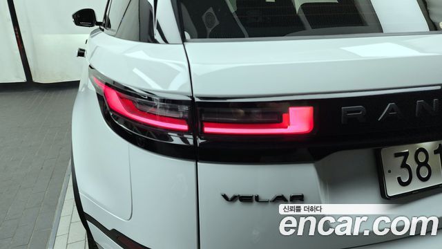 Land Rover Range Rover Velar 2025 — photo 9