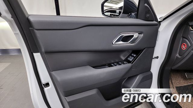 Land Rover Range Rover Velar 2025 — photo 14