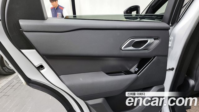 Land Rover Range Rover Velar 2025 — photo 15
