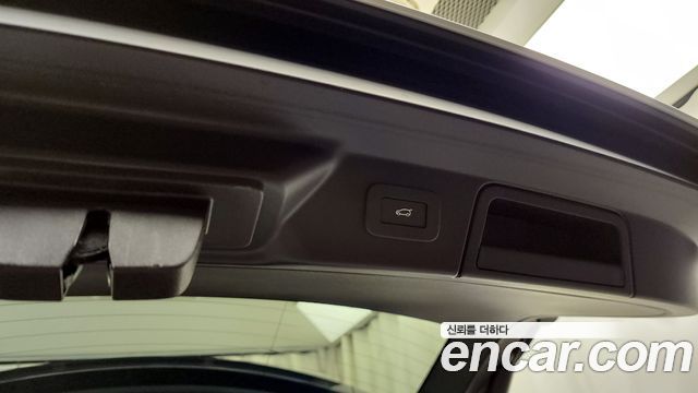 Land Rover Range Rover Velar 2025 — photo 27