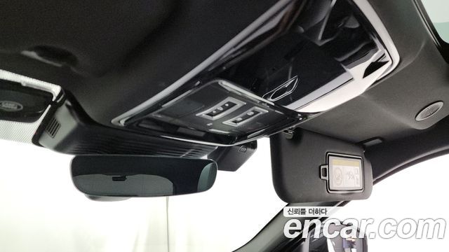 Land Rover Range Rover Velar 2025 — photo 28