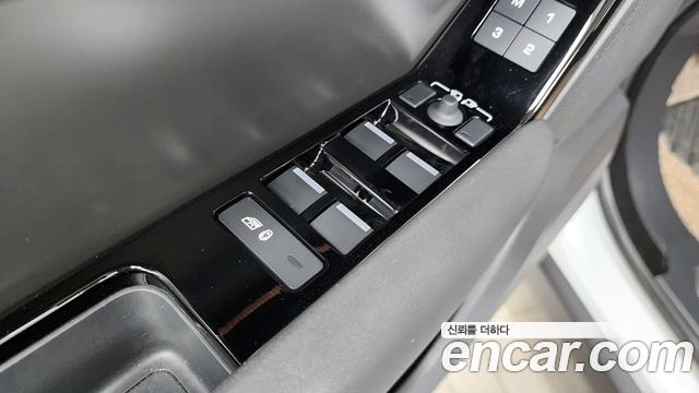 Land Rover Range Rover Velar 2025 — photo 32