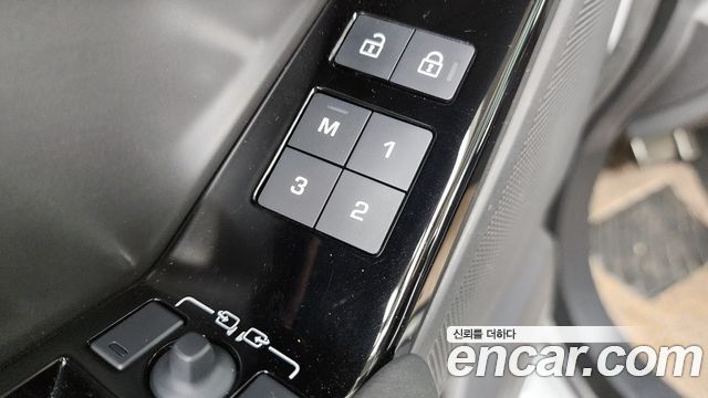 Land Rover Range Rover Velar 2025 — photo 33