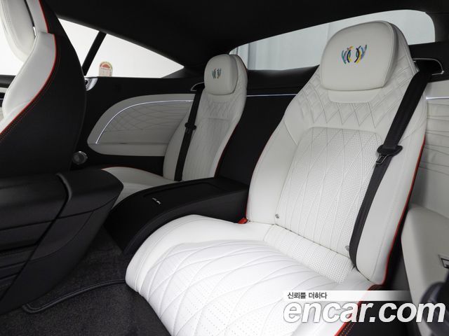 Bentley Continental 2024 — photo 12