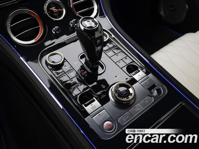 Bentley Continental 2024 — photo 15