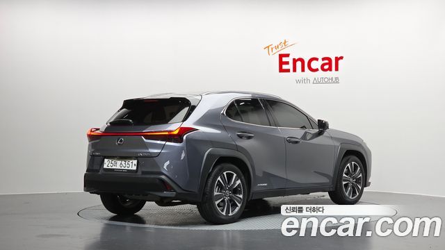 Lexus UX 2019 — photo 2
