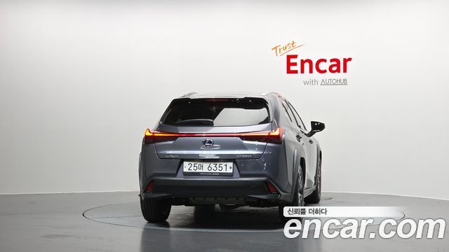 Lexus UX 2019 — photo 4