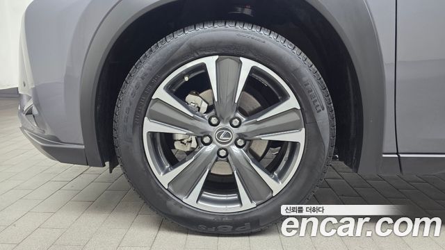 Lexus UX 2019 — photo 5