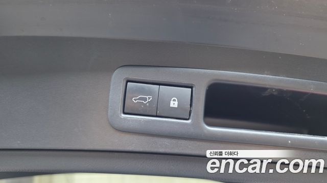 Lexus UX 2019 — photo 23