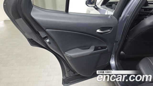 Lexus UX 2019 — photo 15