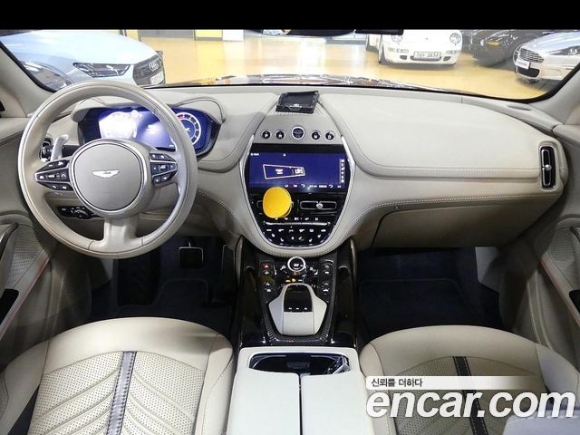 Aston Martin DBX 2023 — photo 7