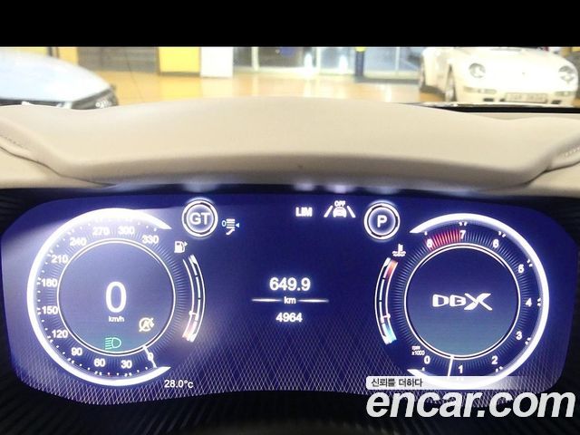 Aston Martin DBX 2023 — photo 8