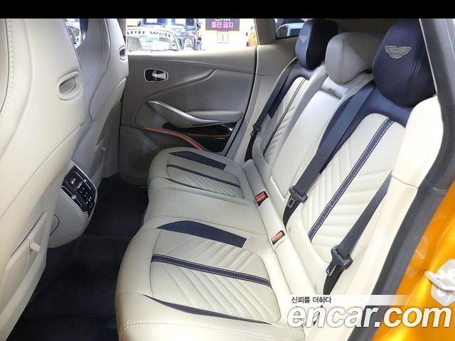 Aston Martin DBX 2023 — photo 11