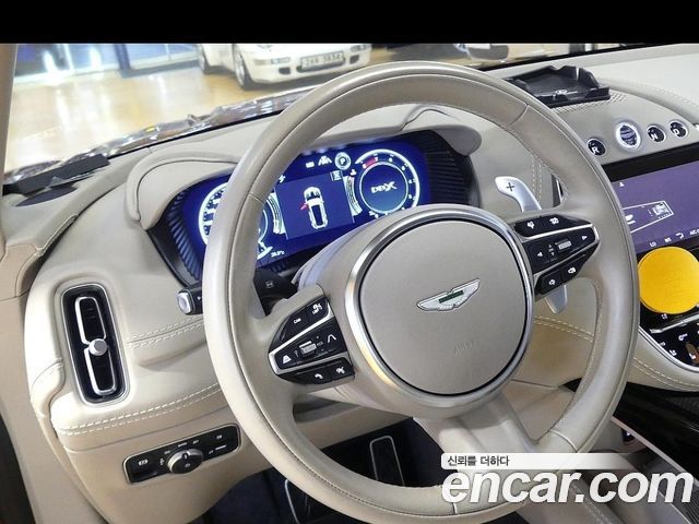 Aston Martin DBX 2023 — photo 12