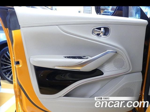 Aston Martin DBX 2023 — photo 14