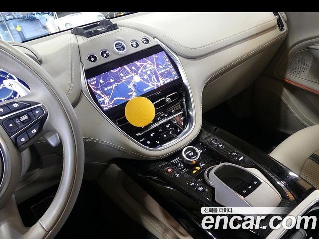 Aston Martin DBX 2023 — photo 15