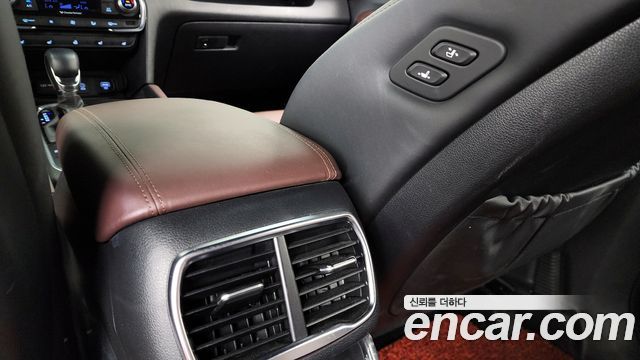 Hyundai Santafe 2019 — photo 31