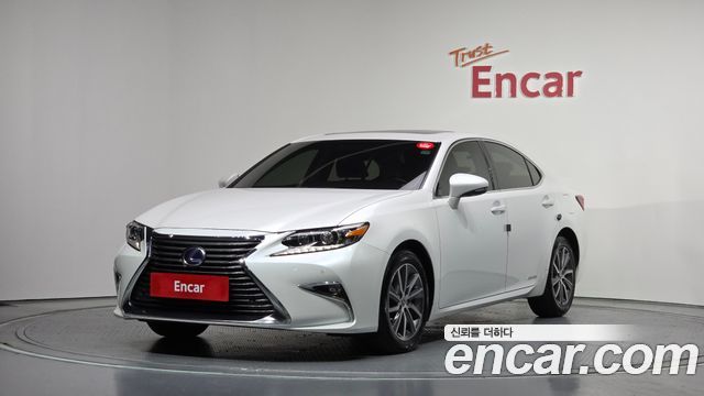 Lexus ES 2018 — photo 1