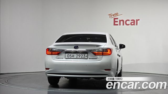 Lexus ES 2018 — photo 4