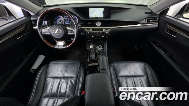 Lexus ES 2018 — photo 10
