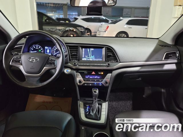 Hyundai AVANTE 2017 — photo 9