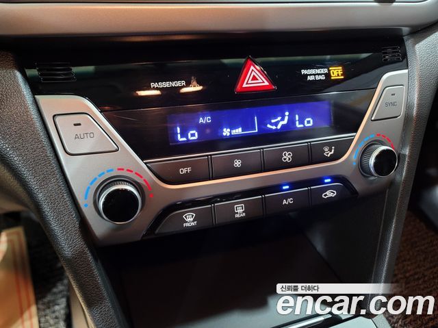 Hyundai AVANTE 2017 — photo 15