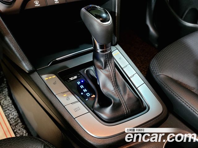 Hyundai AVANTE 2017 — photo 16