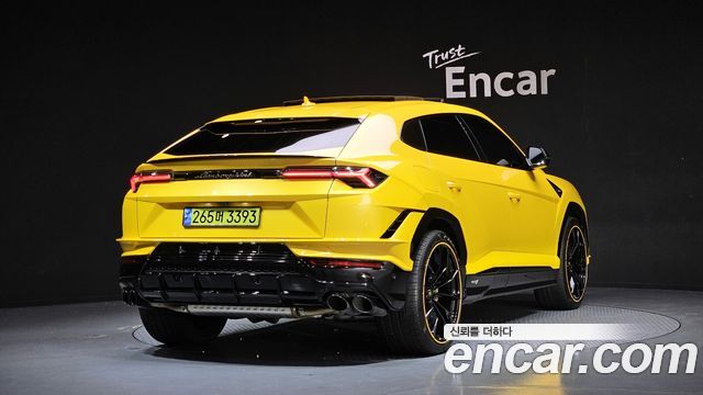 Lamborghini Urus 2024 — photo 2