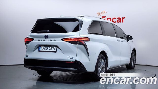 Toyota Sienna 2024 — photo 2