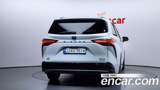 Toyota Sienna 2024 — photo 4