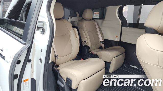 Toyota Sienna 2024 — photo 11