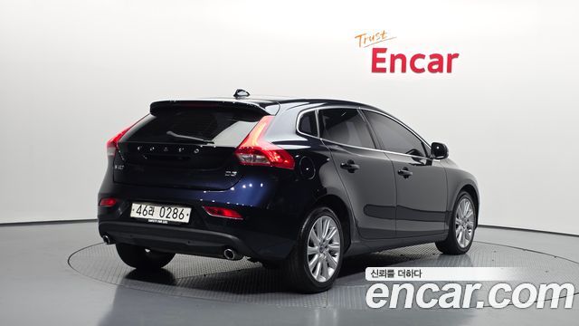 Volvo V40 2016 — photo 2